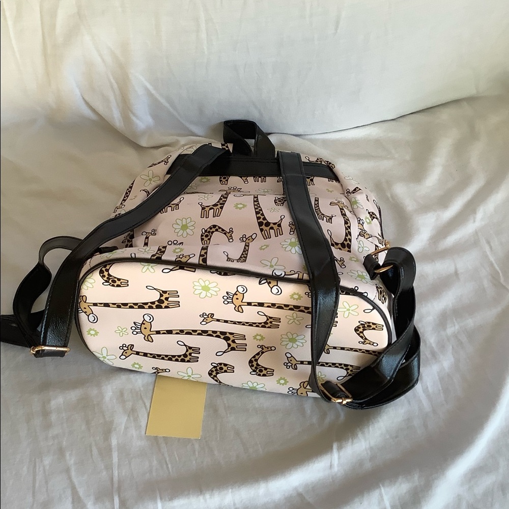 💥HP 💥 🆕 BEIGE GIRAFFE  MINI BACKPACK GIFT 🦒 - Picture 7 of 8